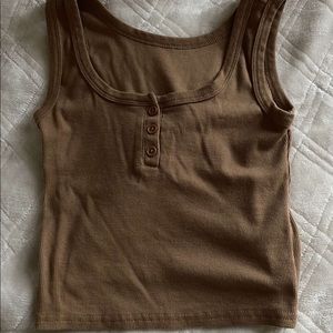 Brown button tank